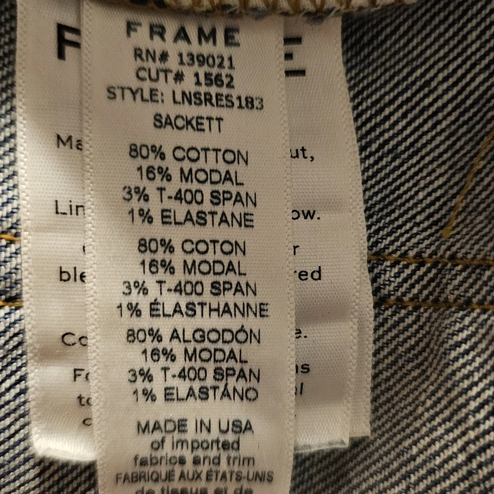Frame Le Nouveau Straight Jeans with Raw Edge Slit Size 31 NWT